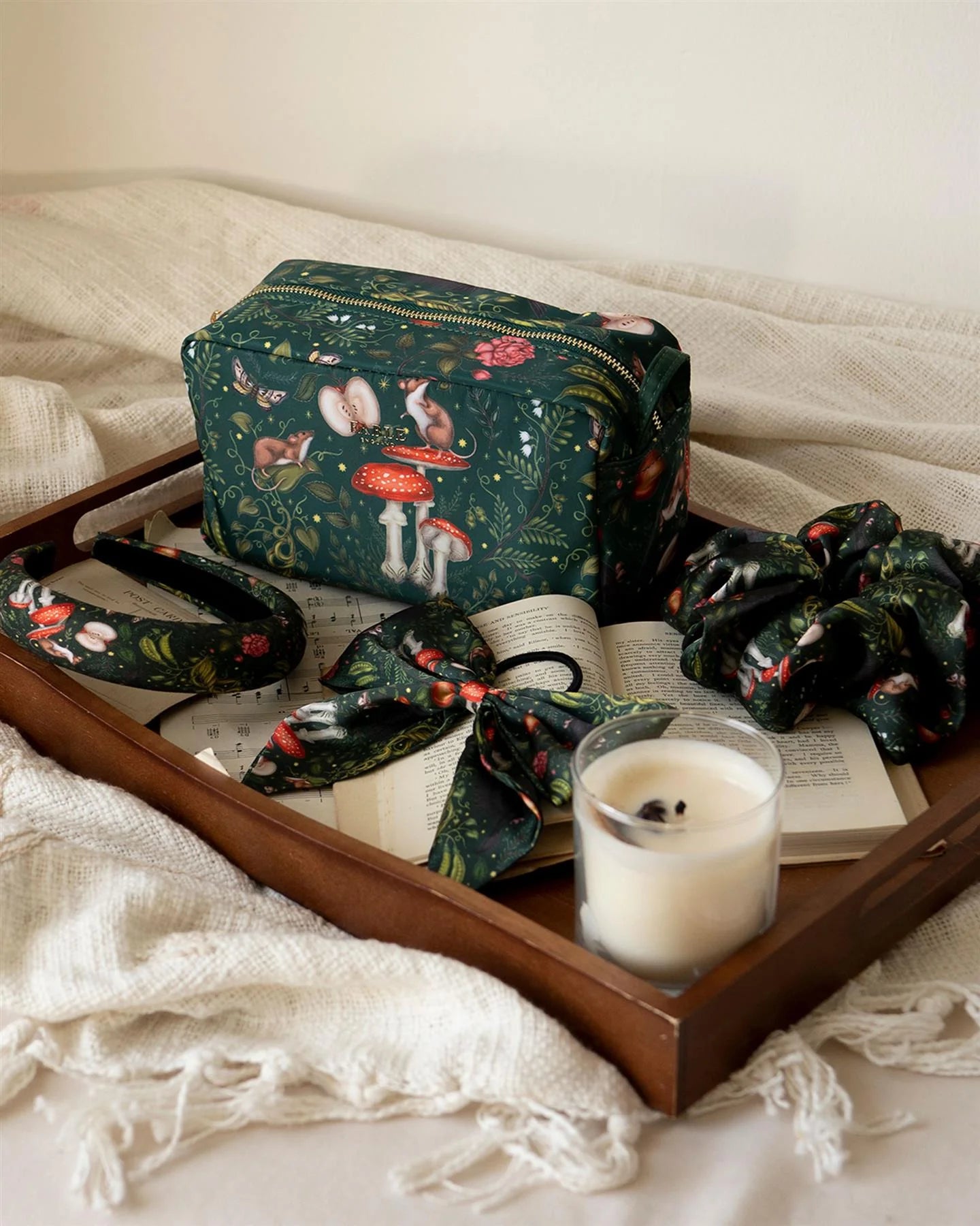 Into the Woods zöld kozmetikai táska