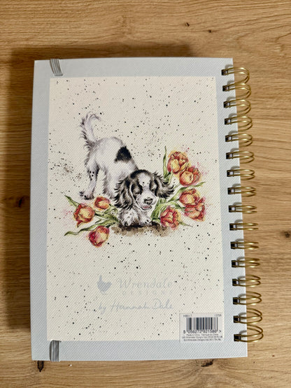 Wrendale Designs - A5 Jegyzetfüzet - Kutyus virágokkal (Kék)