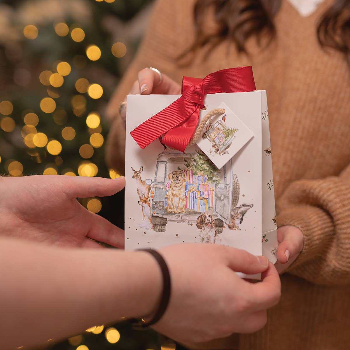 Wrendale Designs - Karácsonyi kicsi ajándéktáska - 'Hazafelé Karácsonykor'