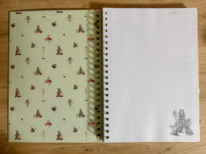 Wrendale Designs - A4 Jegyzetfüzet - Nyuszi virágokkal (zöld)